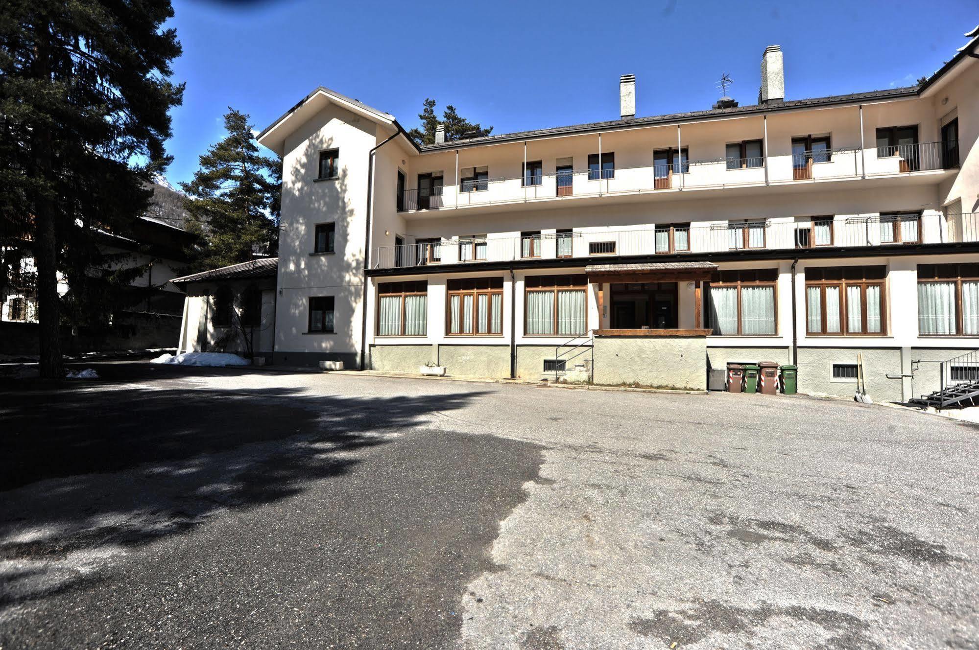 Hotel Casa San Francesco Bardonecchia Exteriér fotografie